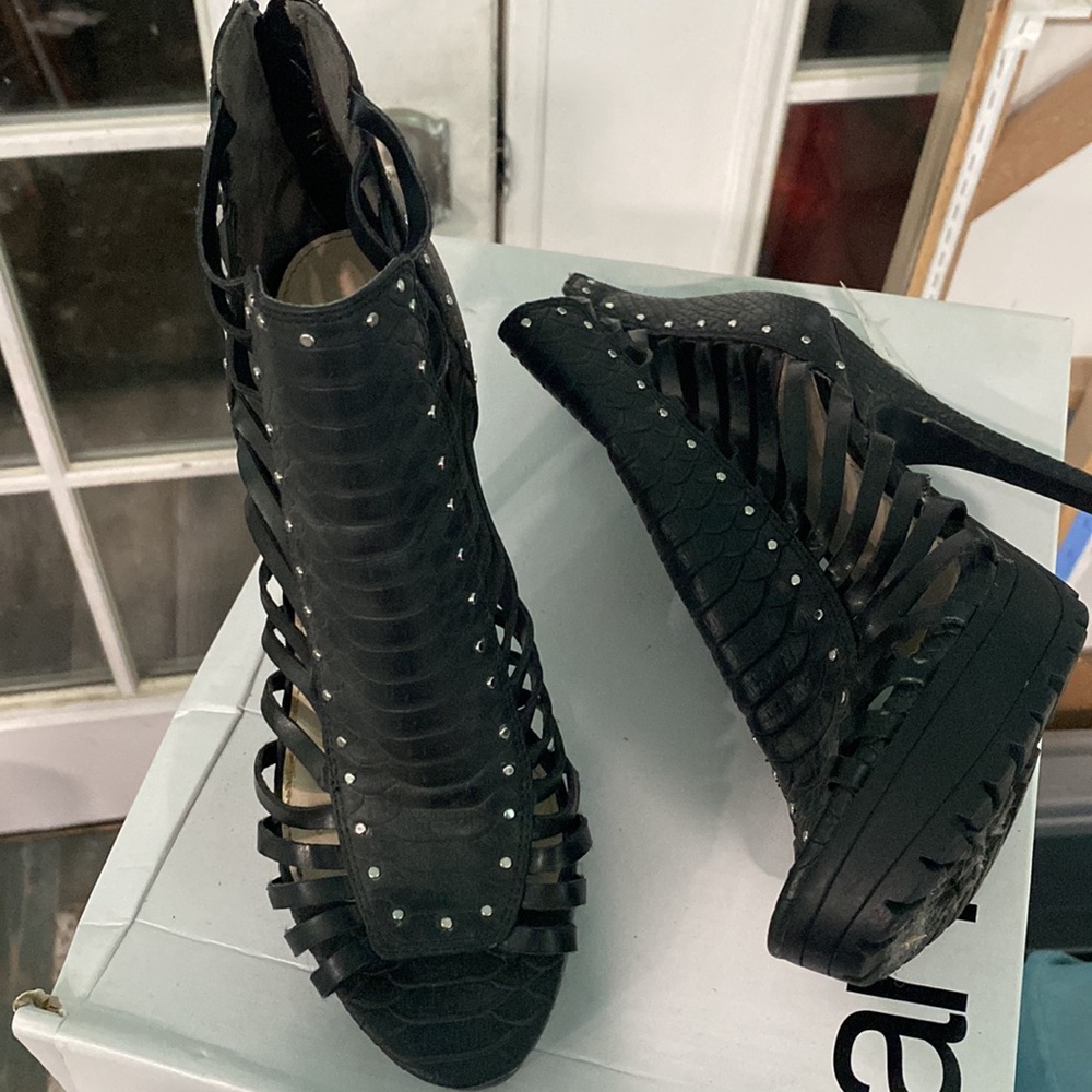 Brand New Women Black Bar III Epic High Heels Various Sizes!